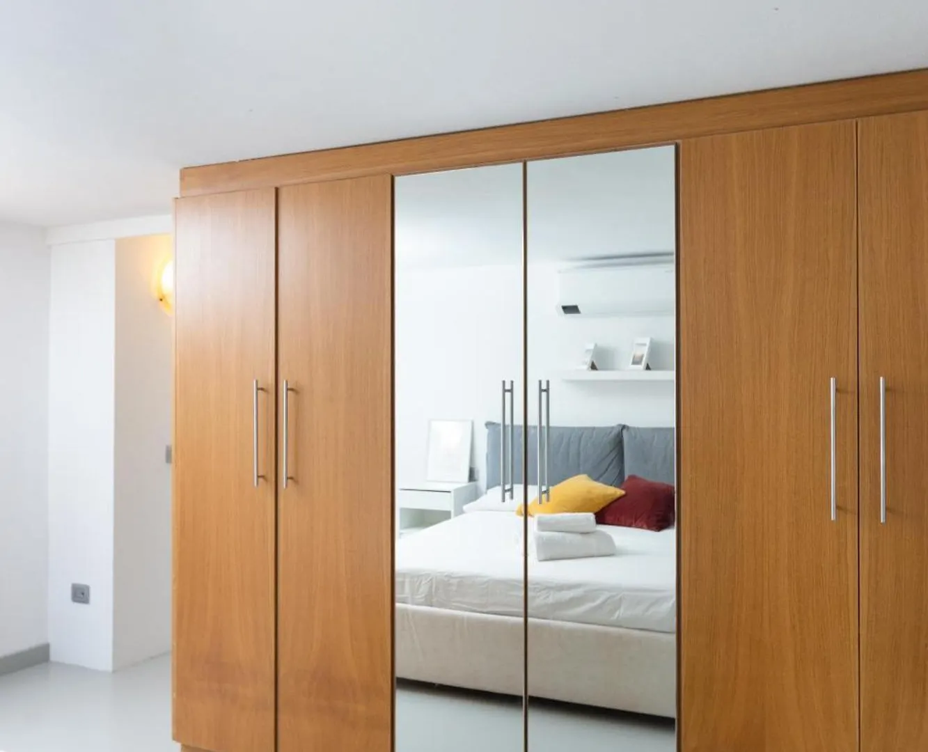 White And Brown Exclusive Loft With Terrace - Free Parking - M2 Station Apartment Milan Italy