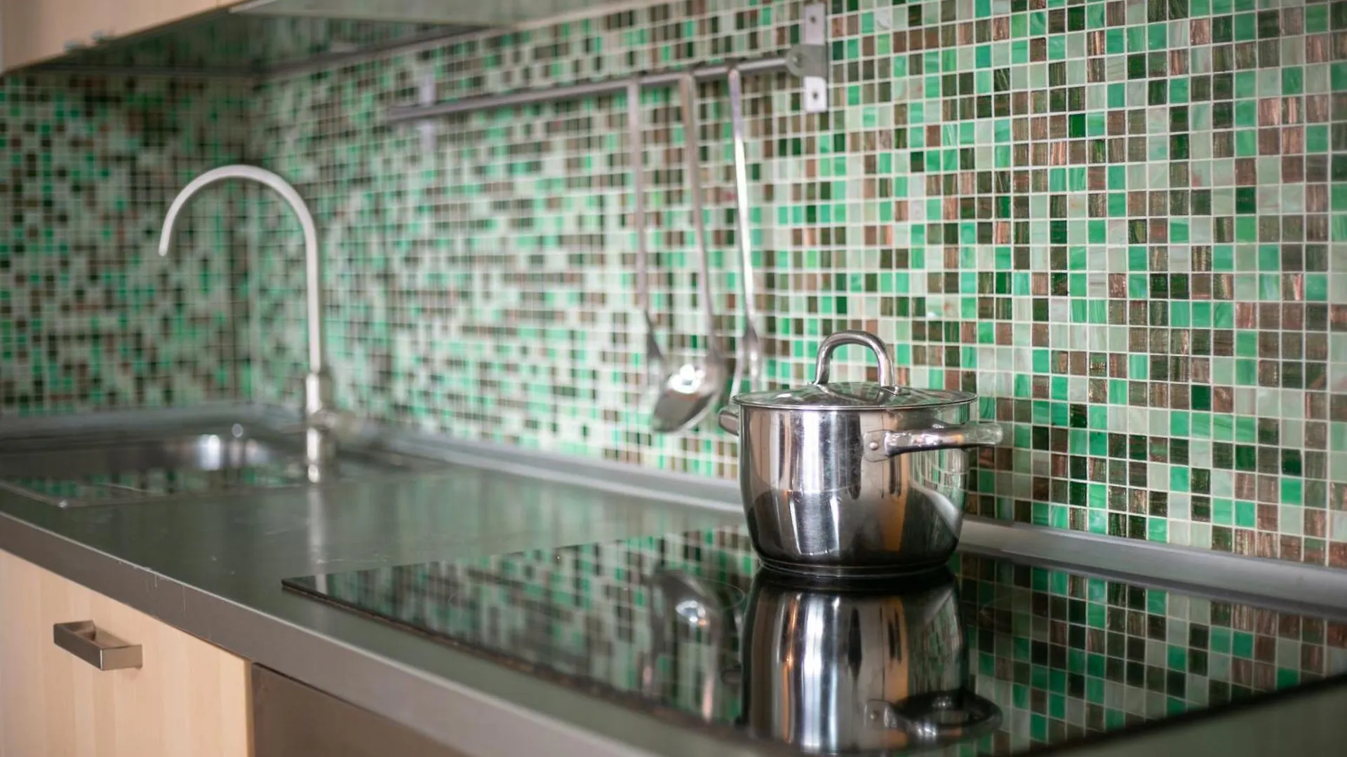 White And Brown Exclusive Loft With Terrace - Free Parking - M2 Station Apartment Milan 0*,  Italy