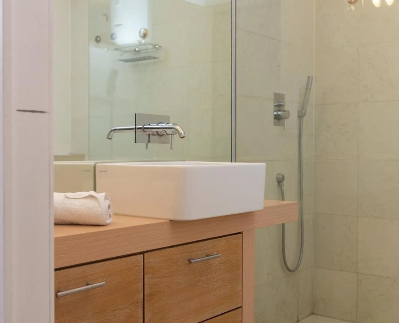 Appartamento White And Brown Exclusive Loft With Terrace - Free Parking - M2 Station Milano